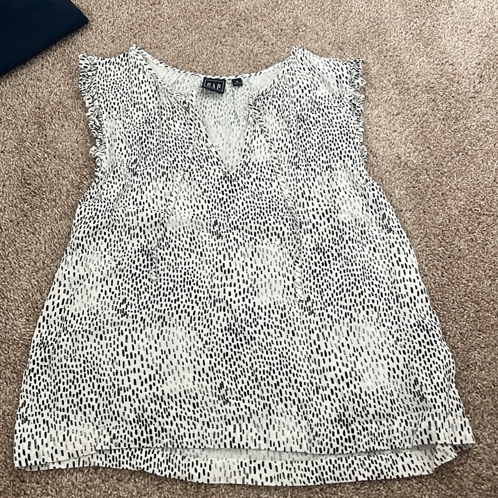 Gap women’s ruffle sleeve top